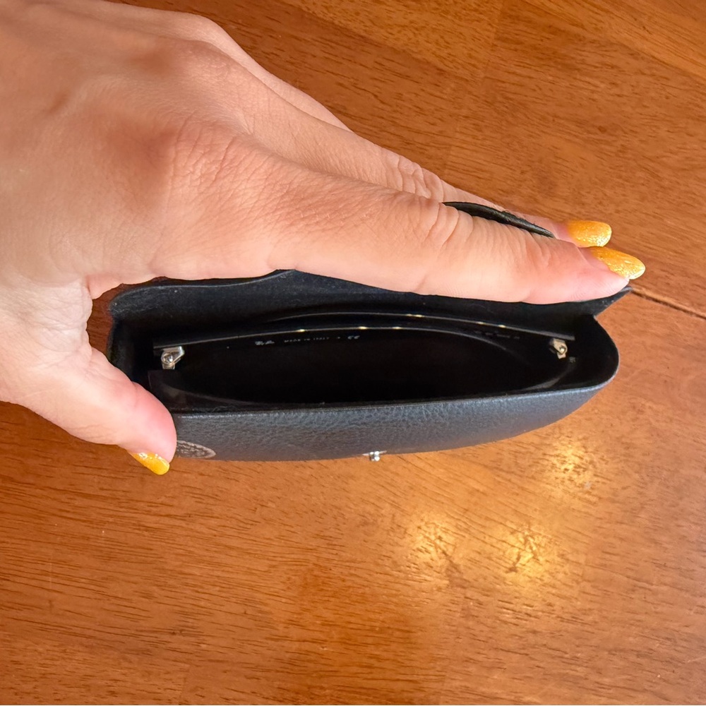 Black Raybans (Wayfarer) - Picture 8 of 8